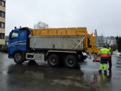 Falköping CLR væskespreder på tippbil, sett fra siden